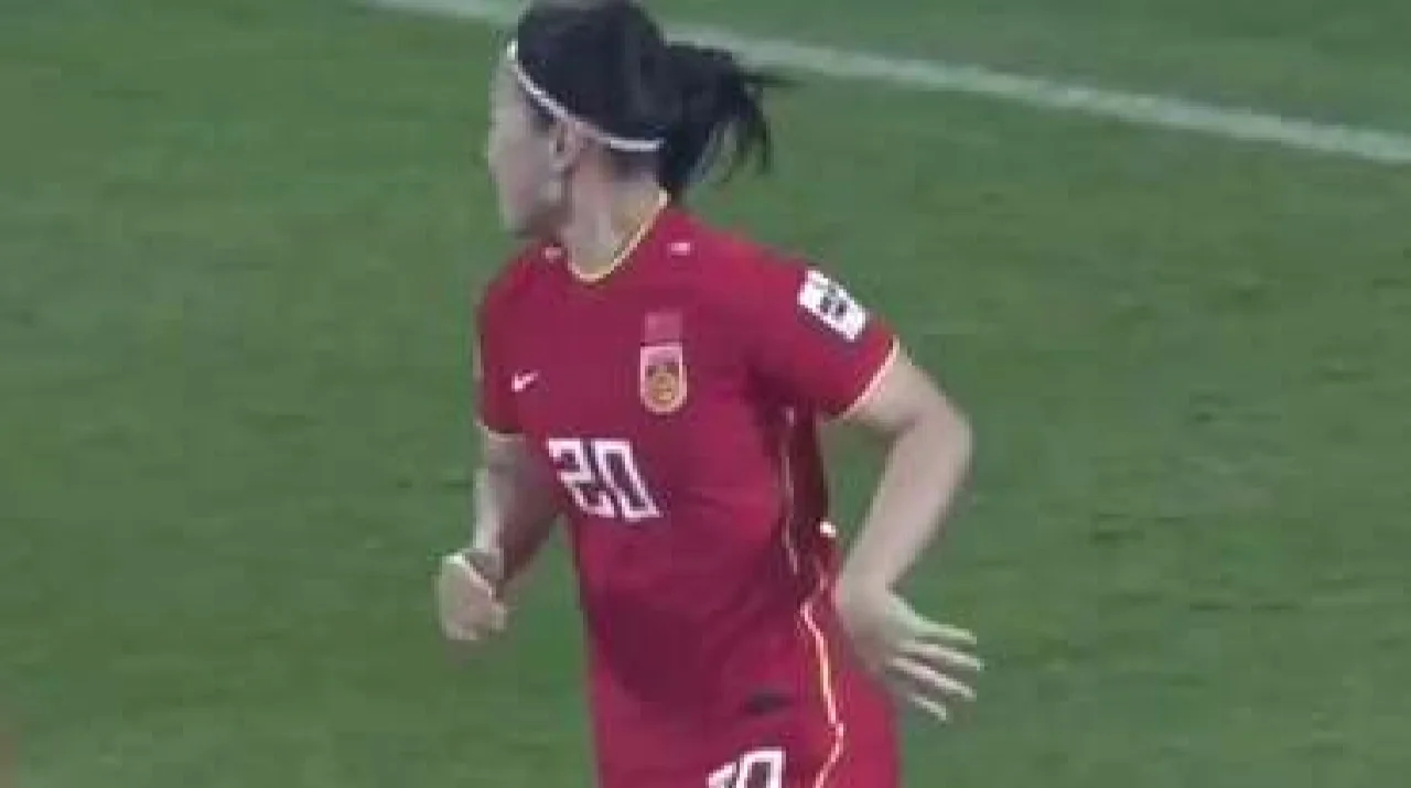 日本女足队员赢得胜利，挺进决赛